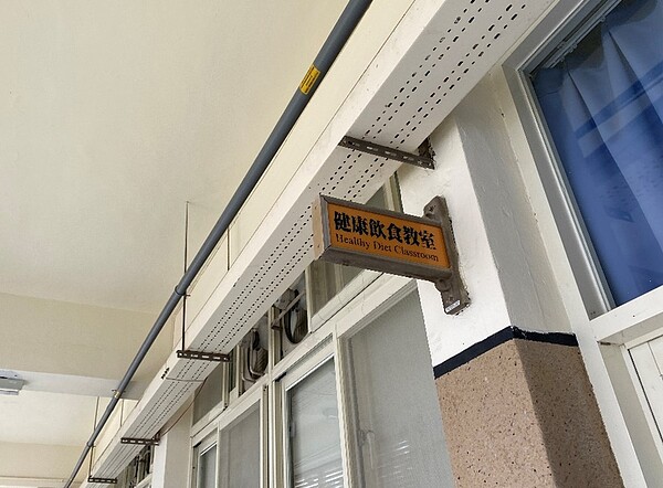 學校利用空教室打造健康飲食教室。圖/柯彤陵攝