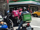 58％民眾拒外送員上樓　北市勞動局籲落實「無接觸送餐」