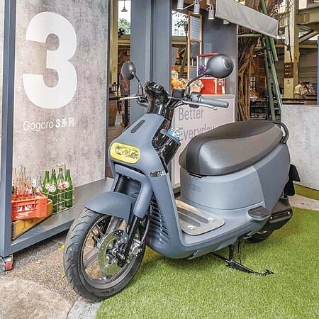 同業分析,Gogoro首推機車業「紅地毯」租購方案,提供三年後最高51%車價購回保證,可望增加民眾購車意願。圖∕本報資料照片