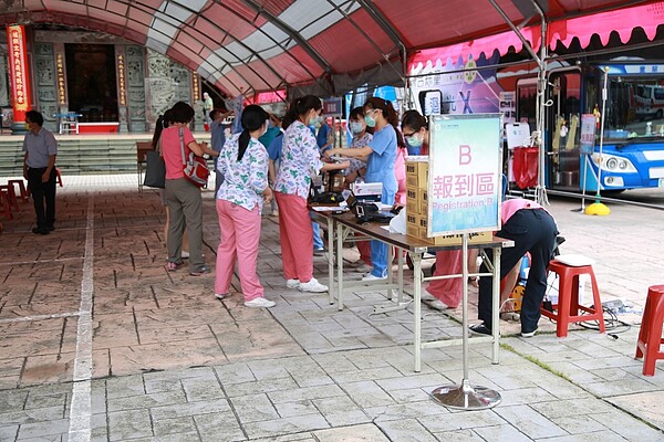 台中市府前進龍井區成立前進指揮所。圖/台中市政府提供