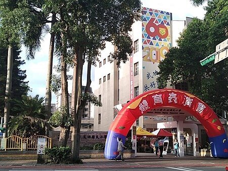 武功國小也積極發展多元活動,提供舞台讓學生展現自我,圖為2019體育表演會。圖/武功國小提供