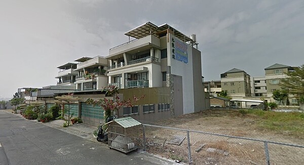 大坪頂預定區生活機能仍較差,但是房市依然有其客群支撐。圖/取自Google maps