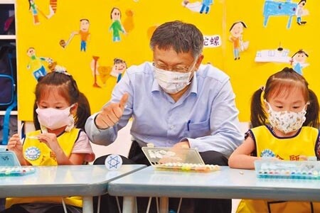 北市家長陳情，小孩6月都沒去學校卻要繳月費，幼兒園也因不得強迫幼教老師休假，仍需支付既有費用，讓議員陳炳甫痛批，政院根本杯水車薪，紓困變成雙輸。圖／中時資料照