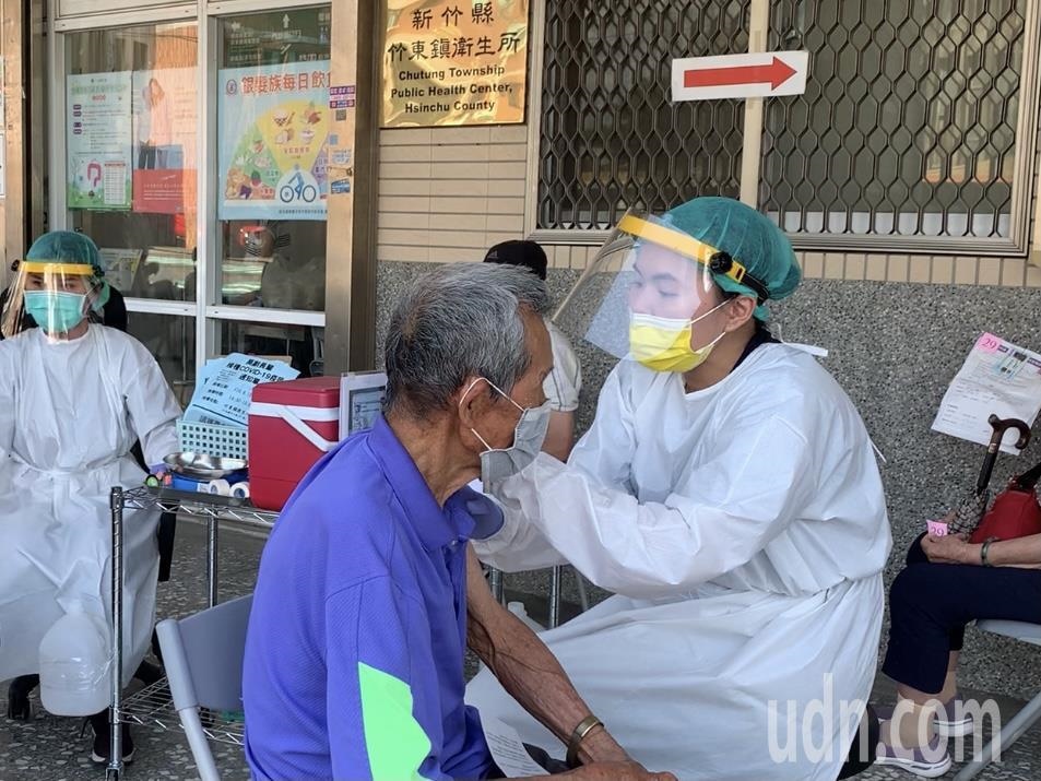 新竹縣87歲以上長者疫苗接種率目前僅6成4完成第1劑接種。圖／聯合資料照