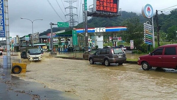 台三線靠近竹山交流道附近因為地勢低窪，每逢大雨容易淹水，公路總局改建外埔橋，希望徹底解決淹水問題。圖／讀者提供
