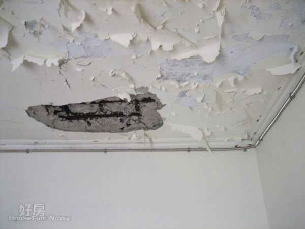 2.合家歡住宅海砂侵蝕鋼筋呈外露。