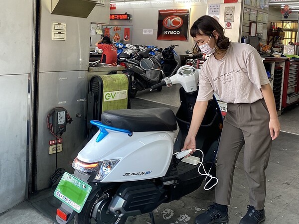 新竹市今年祭出800萬元汰換加碼補助,並首度將單純汰舊老舊機車納入加碼補助對象。圖/新竹市政府提供