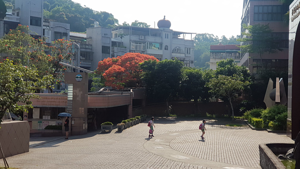 臺北市立大湖國小大門。圖/擷取自台北市大湖國民小學FB粉絲專頁