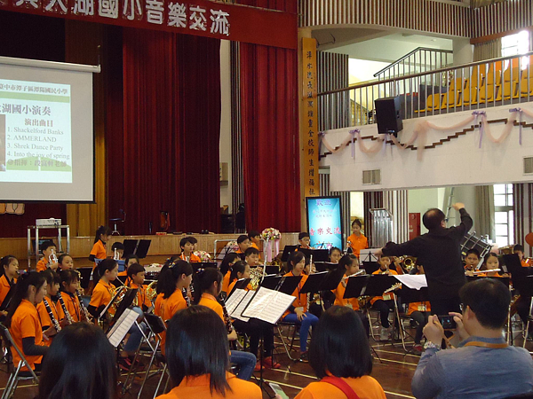 2016年12月大湖國小管樂團前往台中潭陽國小進行演奏與交流活動。圖/擷取自台北市大湖國民小學FB粉絲專頁