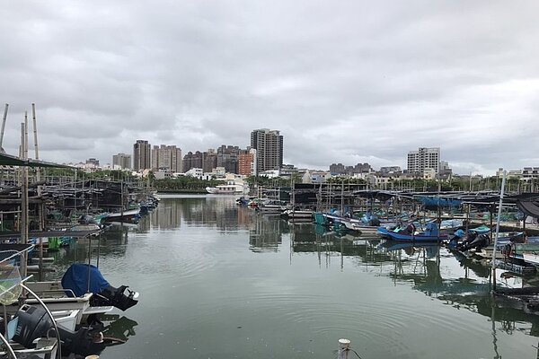 疫情衝擊各行各業,漁民配合三級防疫警戒,為避免群聚,出海也受影響。圖/台南市議員李啓維提供