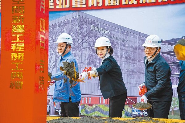 羅東轉運站預計2023年完工,宜蘭縣政府22日公告招商,增設計畫預計2024年完工,圖為今年3月羅東轉運站開工動土畫面。(宜蘭縣政府提供/李忠一宜蘭傳真)