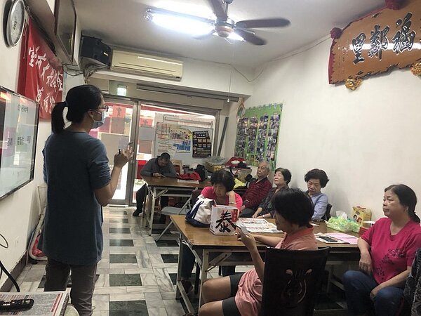 華聲里於里辦公室舉辦三合一檢測暨健康衛教諮詢課程。圖/陳金花提供