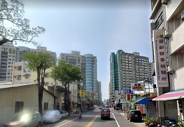 台南各行政區中,平均授信額度最低的2條路段在永康區中華二路、國華街,中古大樓多單坪價格1字頭就可入手。圖/google map