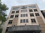 水塔上刷油漆汙染用水　男過失妨害公眾飲水遭起訴