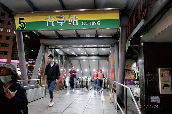 溫美珠爭取於古亭站增設雙向手扶梯。圖／溫美珠提供