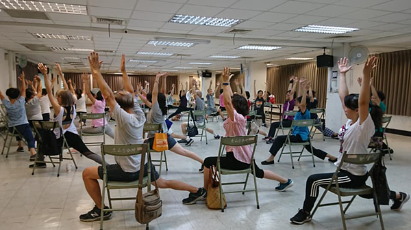 養生課程。圖/興福里臉書粉絲專頁