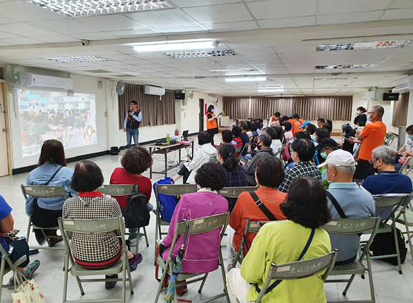 手機剪輯課程。圖/興福里臉書粉絲專頁