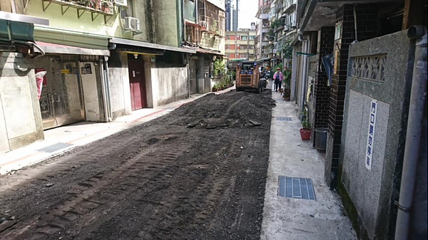 道路及溝蓋整理工程。圖／興福里臉書粉絲專頁