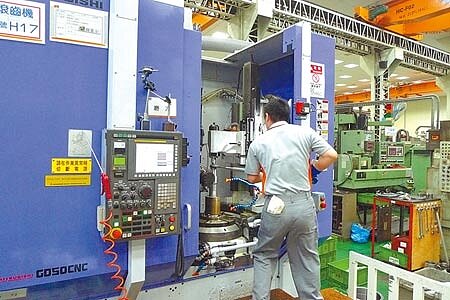 精密齒輪產業景氣復甦,台穩員工加緊趕工生產因應。圖∕莊富安