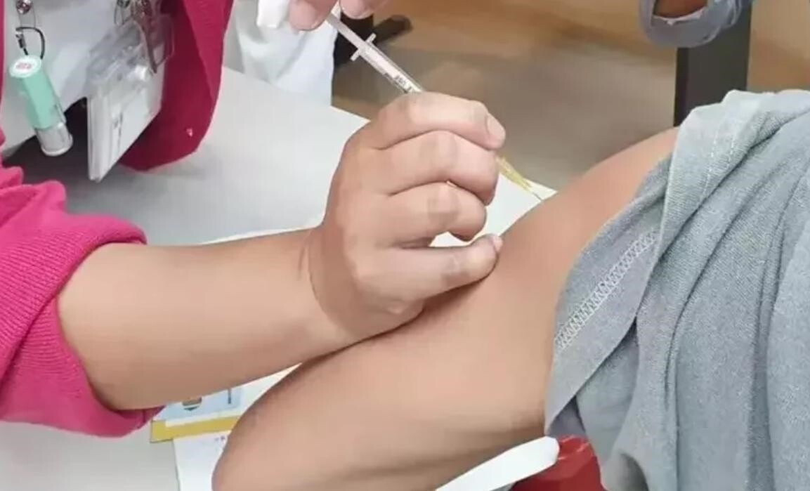 醫師吳昌騰指出,根據英國研究,有無接種疫苗以及接種了幾劑疫苗,與確診後出現的症狀有所差別。示意圖/報系資料照