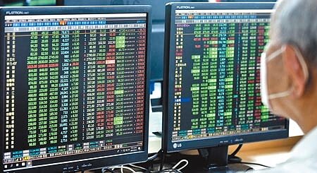 六大投信建議,台股7月電子股找業績佳,傳產股可搭消費順風車。圖∕本報資料照片