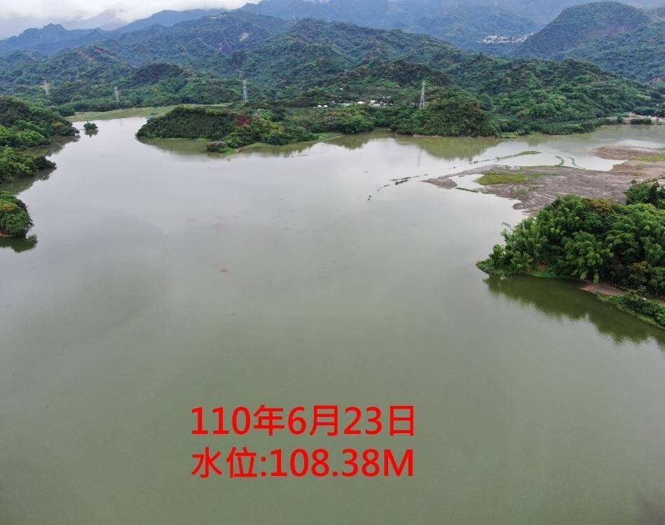 台南白河水庫同樣的水位清淤前後景觀完全不同。圖/南區水資源局提供