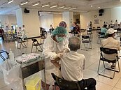 國人防護力不足　解封之路還很遠