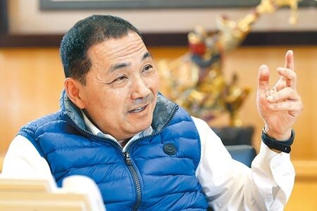 綠營人馬不斷批評雙北防疫措施，但美麗島電子報最新民調顯示，新北市長侯友宜，在政治人物中的信任指數居冠，達72.4點，遙遙領先賴清德等人。（本報資料照片）