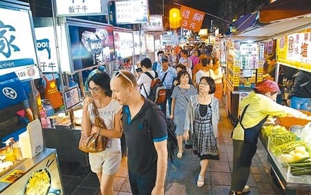 寧夏夜市宣布微解封，部分攤商今日起開始恢復營業。（本報資料照片）