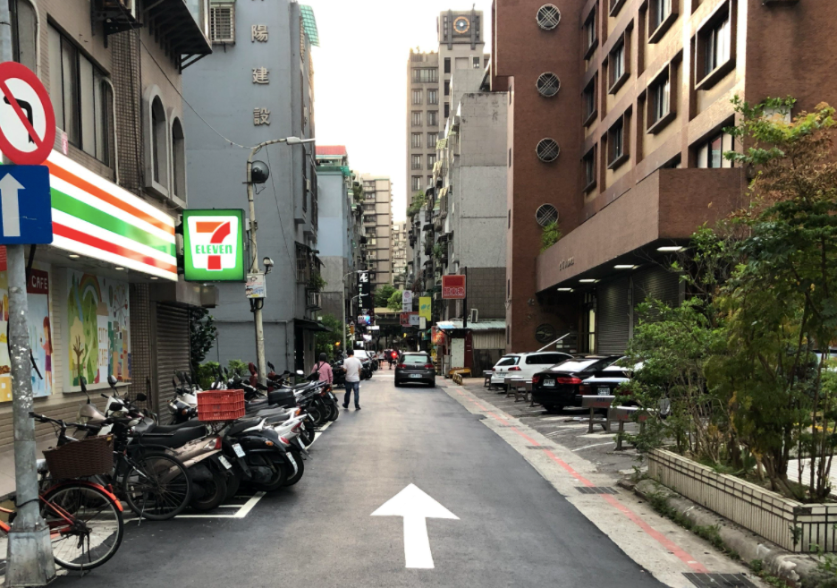 信義區住宅晚上黑一片！網驚曝：或許不是人在住...