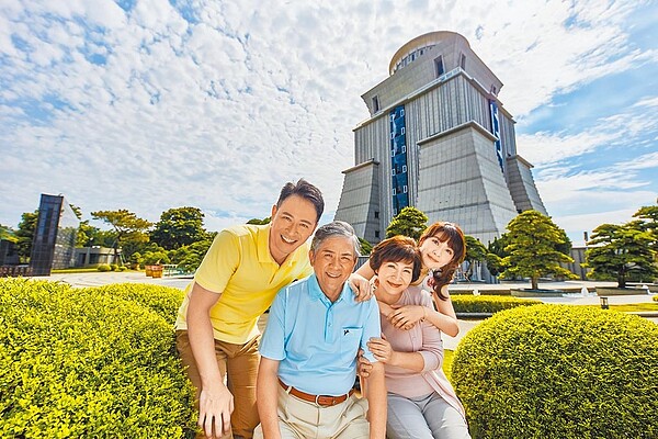 南部有業者推出民眾接種疫苗,買塔位就可享優惠價的促銷方案。(業者提供/林瑞益高雄傳真)