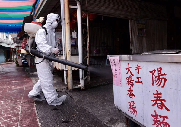 屏東枋山楓港、善餘2村商家今是停業第4天,枋山疫苗速打站今天第3天,到今天中午為止,已有928人接種疫苗。圖/記者黃義書攝影
