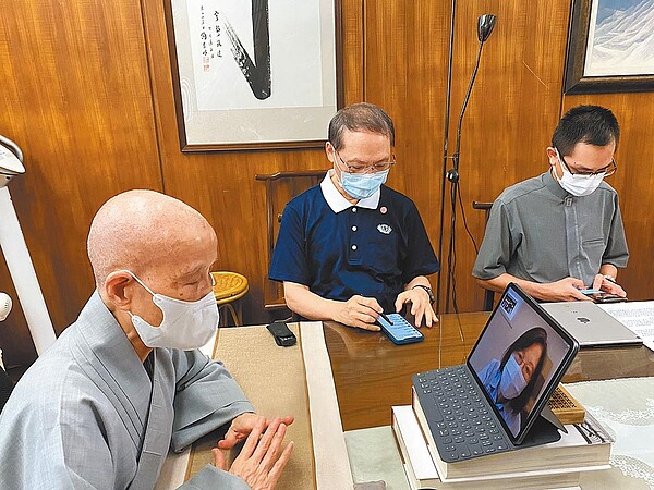 永齡基金會、台積電捐贈BNT疫苗已可進行採購談判,至於慈濟則被按「暫停鍵」。圖為慈濟證嚴上人日前與蔡英文總統視訊,討論疫苗等議題。(慈濟基金會提供/林良齊台北傳真)