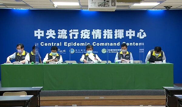 中央流行疫情指揮中心說明30日國內最新疫情狀況。圖/截自疾管署直播