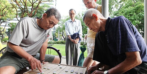 依據衛生福利部研究結果,國外遭受財務虐待的老人最常遭遇金錢濫用,其比率高達千分之25,比生理虐待高出五倍。圖/中時電子報資料照片