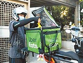 搶攻自煮商機　Uber Eats跨進菜市場外送