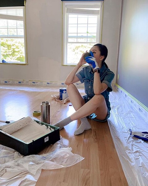 美妝Youtuber「Hello Catie」日前分享自己在加拿大買房的過程及其與台灣的差別。圖/擷自Catie IG