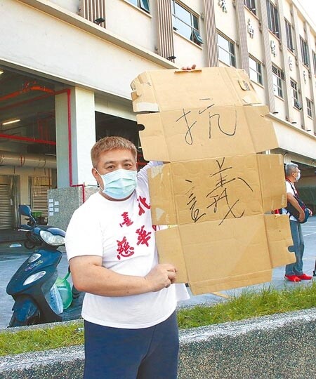 台北市環南市場PCR篩檢結果，竟有41人呈現陽性反應，因此環南市場在昨早7點半緊急封閉消毒、休業3天，讓攤商哭喊「備品全泡湯」。圖／中時資料照