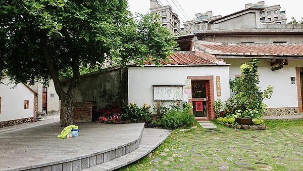 新瓦屋客家文化保存區8處空間即日起公開招標,縣府向藝文團隊招手,盼以文化帶動園區的整體商機和發展。圖/新竹縣政府提供