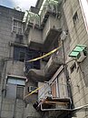 板橋外推懸空樓梯違建　強制拆除