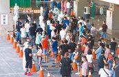 台北攤販2.6萬人 首批周一接種 疫苗不足 7000人恐打不到