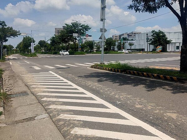 南科LM區聯外西拉雅、目加溜灣大道路況不良,將花1億多元改善。圖/讀者提供