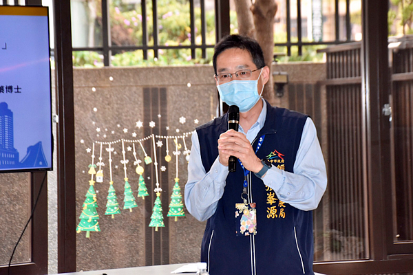 今年3月經發局長張峯源視察智慧節能社區示範場域。圖/台中市經發局提供