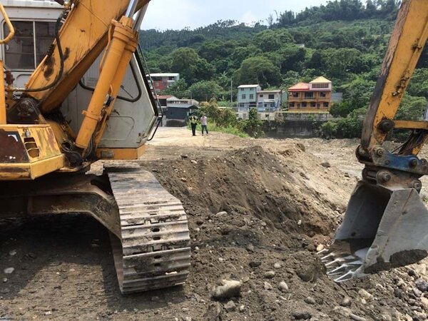 台灣大道鄰近的一處山坡地遭濫墾，面積竟有2個足球場大，嚴重威脅公共安全。圖／台中市水利局提供