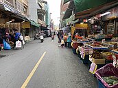 夜市微解封管制新規　高雄攤商：沒人潮帶來的防疫壓力