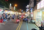 人潮湧入宜蘭！羅東夜市人擠人　居民憂：完了