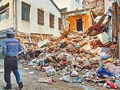 高雄老屋壓死老婦　垃圾如山需清3天