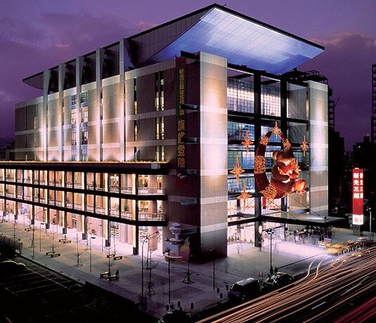 新光三越A11傳出確診個案,今(5日)休館消毒一天。圖/取自官網