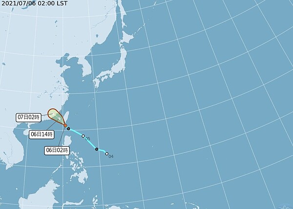 熱帶性低氣壓凌晨2時的中心位置在北緯 21.3度,東經 120.7度,以每小時23公里速度,向西北進行。中心氣壓1000百帕,近中心最大風速每秒15公尺,瞬間最大陣風每秒 23 公尺。圖/氣象局