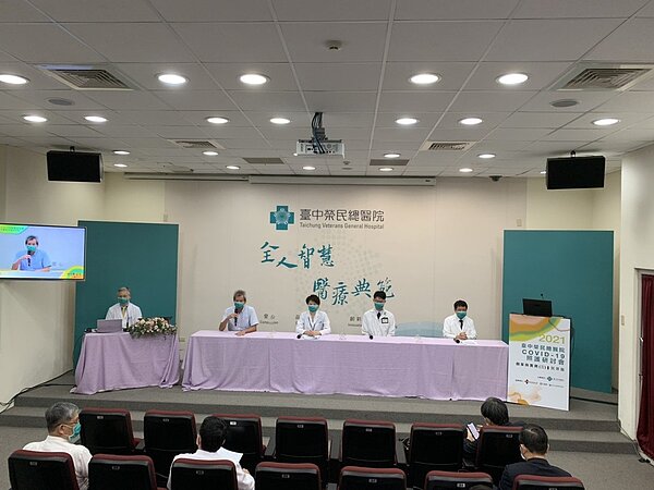 台中榮總、榮興醫學發展基金會與元氣網、聯合報健康事業部舉辦防疫照護線上研討會,並開放提問,逾9500人上線觀看。圖/台中榮總提供